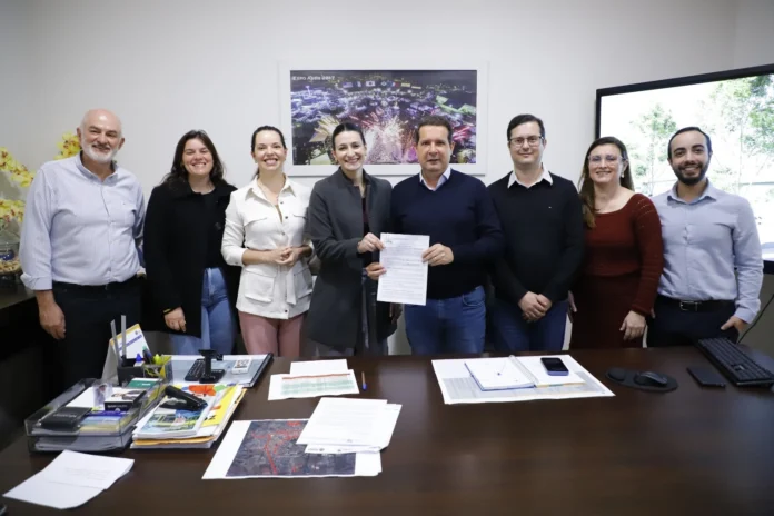 assis-chateaubriand-e-ufpr-firmam-parceria-para-atuacao-de-estudantes-de-medicina-na-rede-municipal-de-saude-webp-696x464