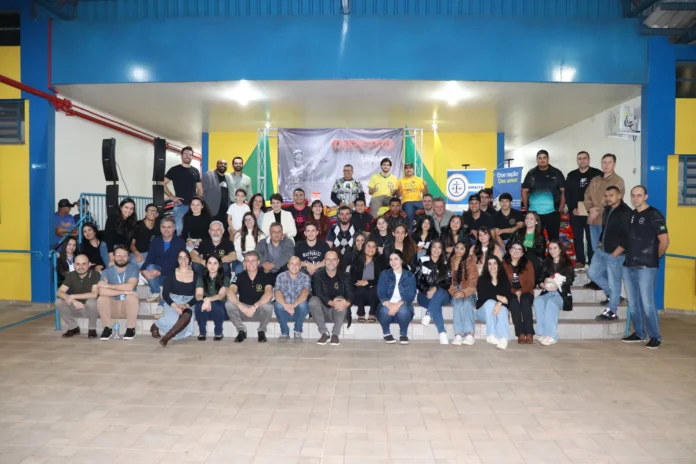 trote-solidario-da-unimeo-arrecada-quase-3-toneladas-de-racao-e-premia-alunos-destaques-no-projeto-s-696x464