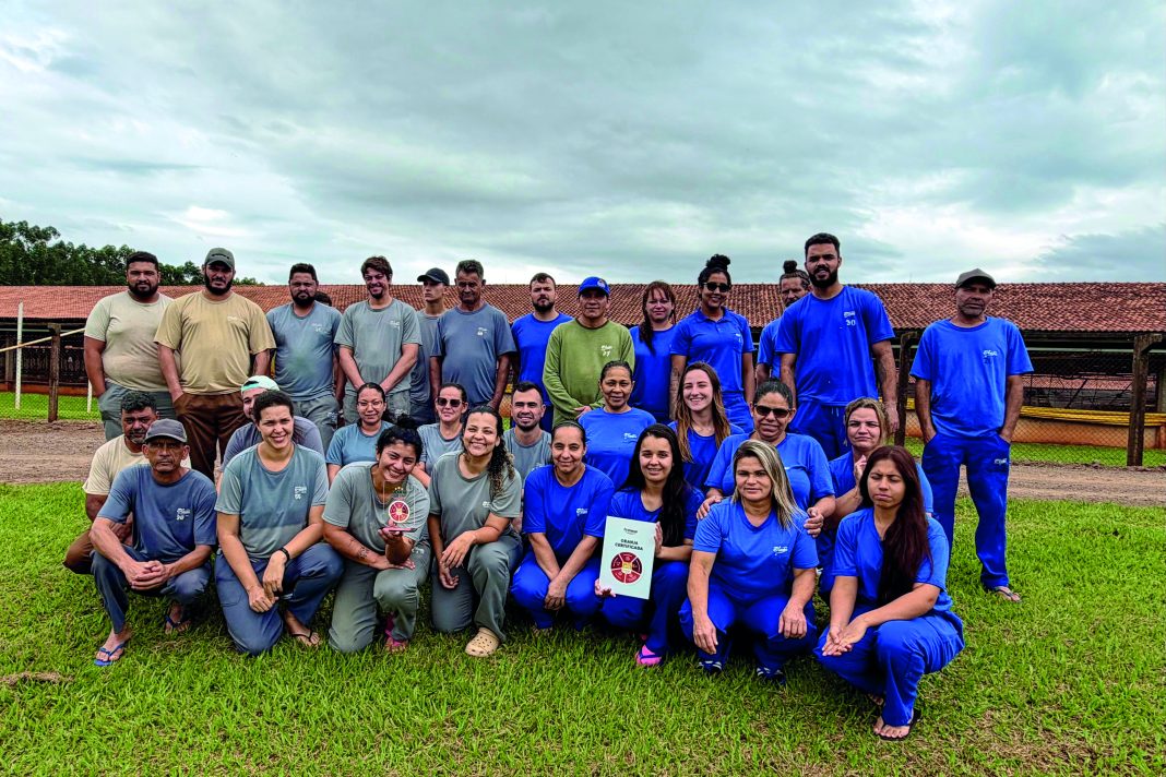 C.Vale recebe certificação de bem-estar animal da Frimesa