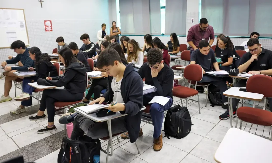 Fiés abre seleção para 50 mil vagas remanescentes do segundo semestre Fiés abre seleção para 50 mil vagas remanescentes do segundo semestre