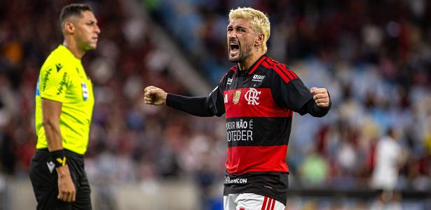 Flamengo vence Atlético-MG com pênalti no fim e retoma liderança do Brasileiro