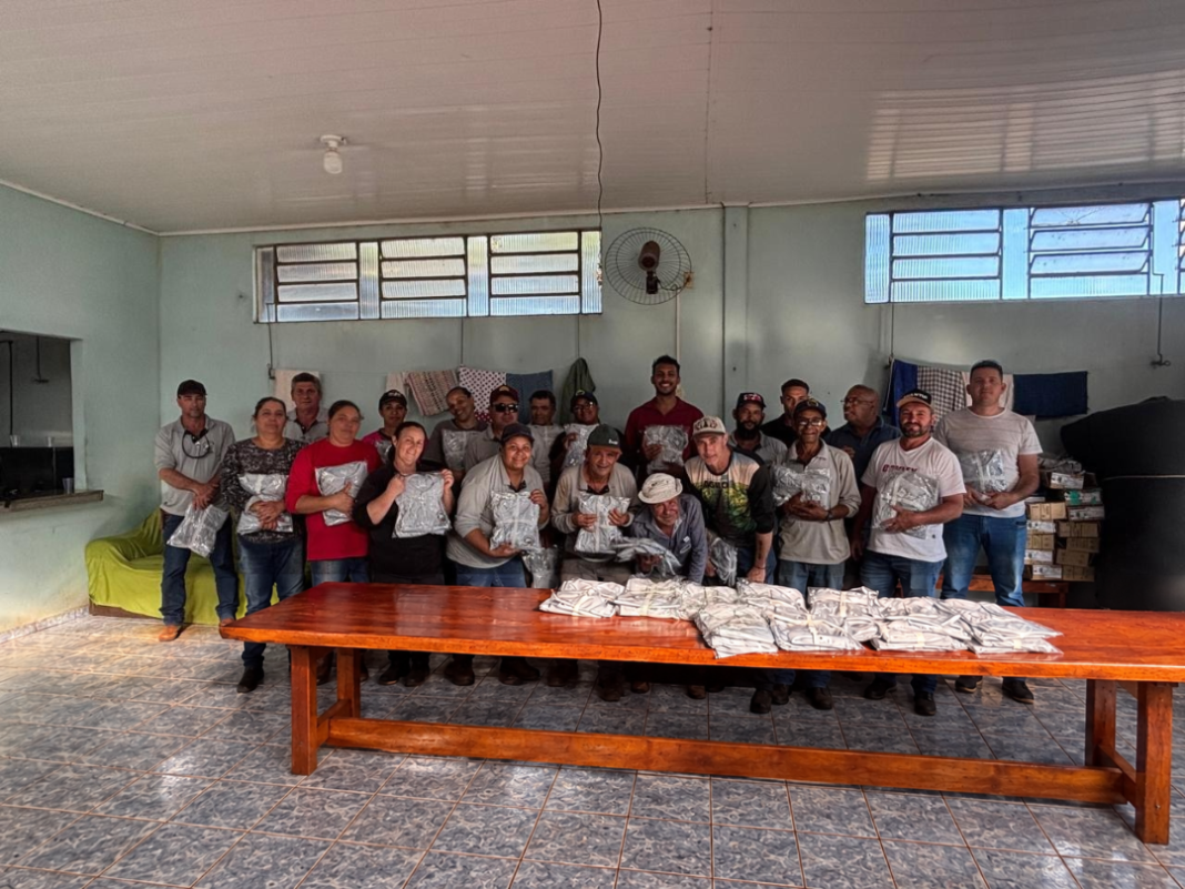 Prefeitura de Iracema do Oeste entrega novos uniformes aos servidores da Secretaria de Transporte e Serviços Urbanos Prefeitura de Iracema do Oeste entrega novos uniformes aos servidores da Secretaria de Transporte e Serviços Urbanos