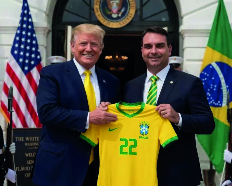 Flávio Bolsonaro planeja asilo político nos EUA Flávio Bolsonaro planeja asilo político nos EUA