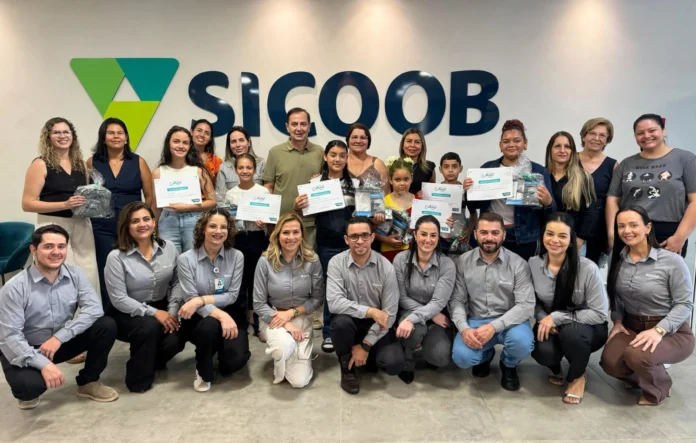 sicoob-medio-oeste-encerra-etapa-local-do-concurso-cultural-2026-e-define-alunos-classificados-para-a-fase-estadual-webp-696x443