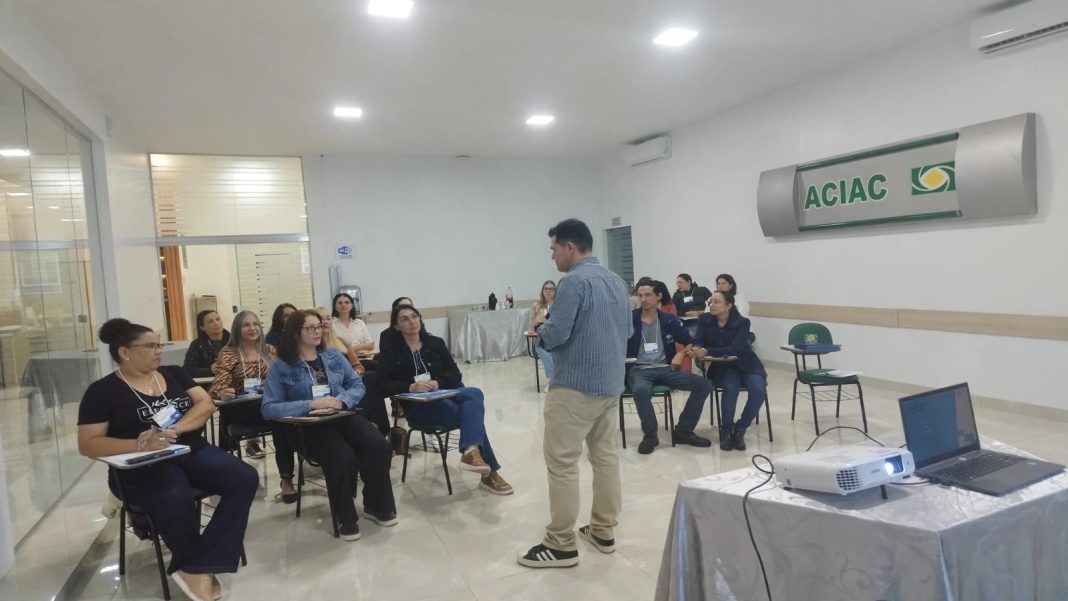 ACIAC e Sebrae promovem oficina “Faça Vitrines e Venda Mais” com apoio do Sicoob ACIAC e Sebrae promovem oficina “Faça Vitrines e Venda Mais” com apoio do Sicoob